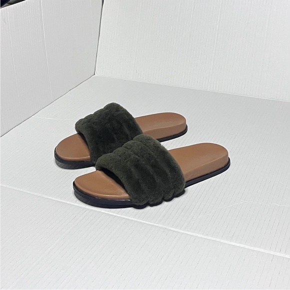 Garnet Hill Daria Slides - Picture 2 of 11